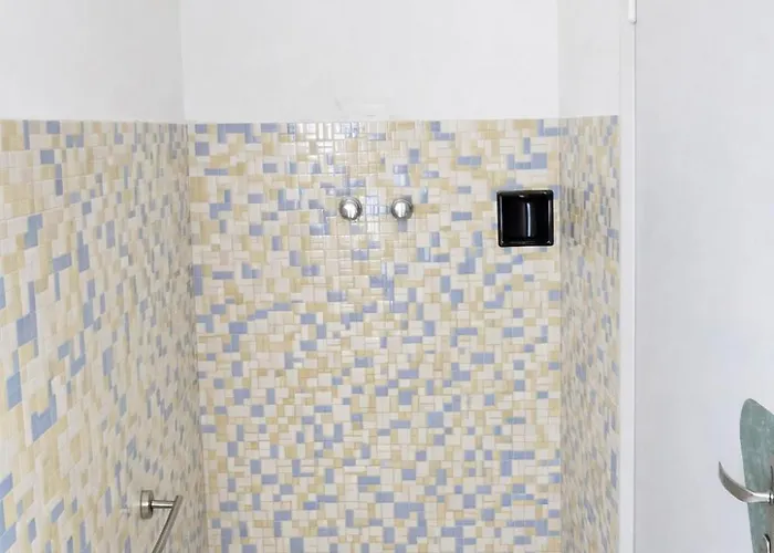 Otel Aloha Dipendenza Silvie Rose 2*