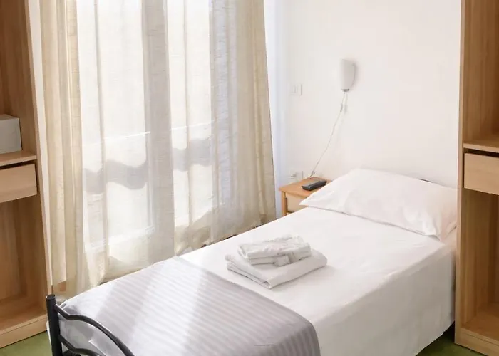 Otel Aloha Dipendenza Silvie Rose 2*