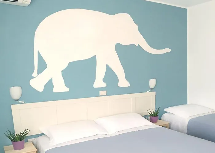 Otel Aloha Dipendenza Silvie Rose 2*