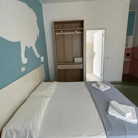 Aloha Hotel 2*