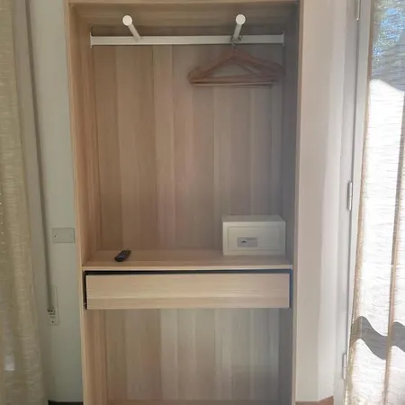 Aloha Hotel 2*